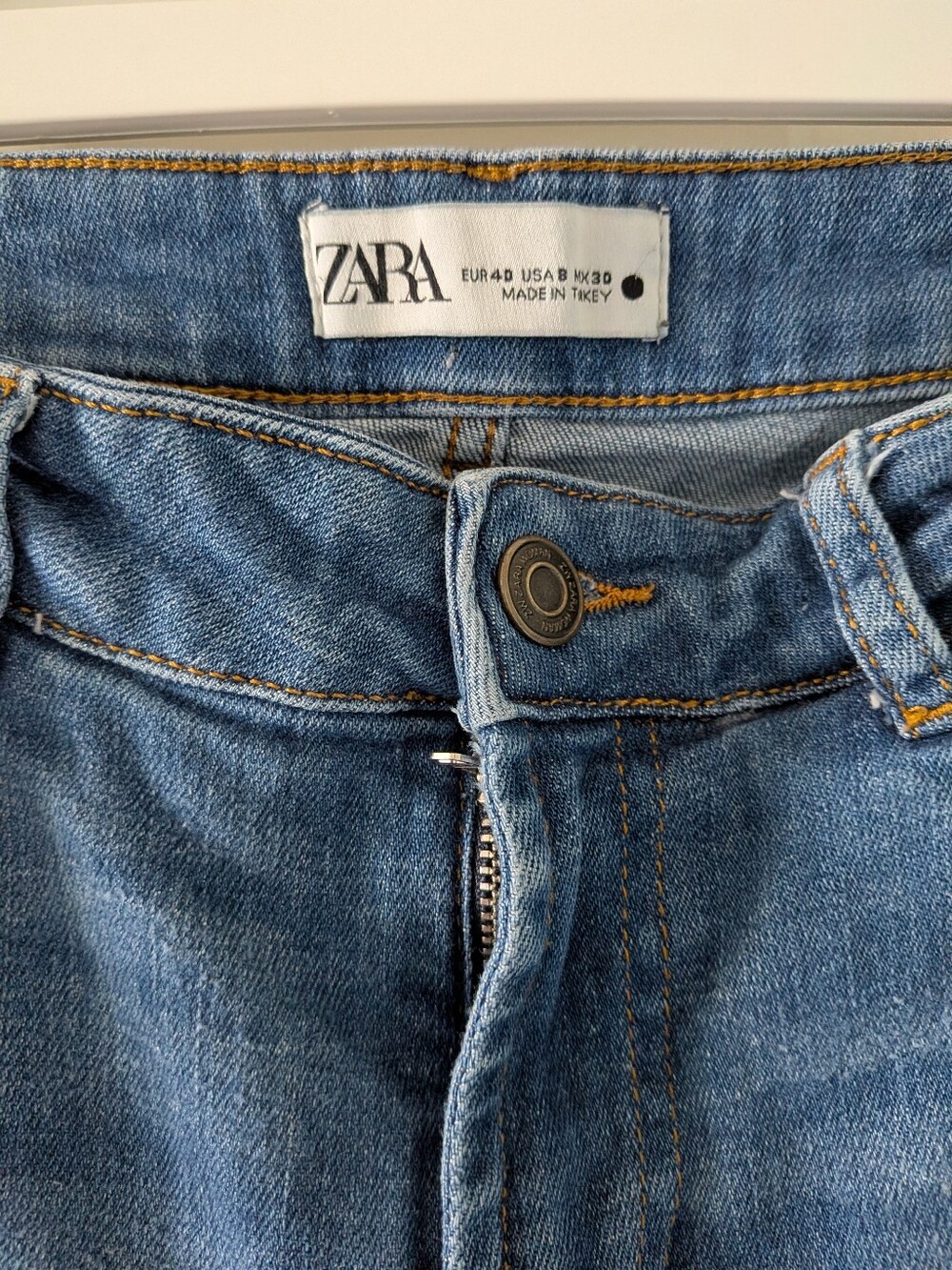 Zara Size 8 EUC Light-Mid Blue Straight-Leg Women's Jeans - Picture 3 of 6